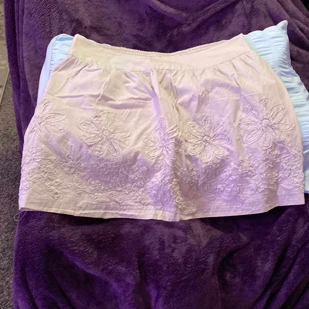 Size light lavender short skirt with embellishment